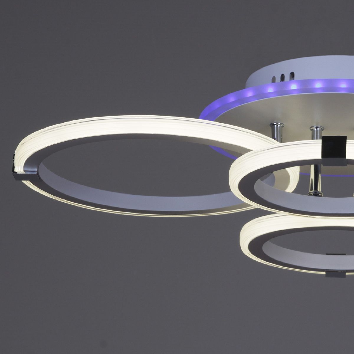 Потолочная люстра Reluce 06319-3.3-04 WH+CR (RGB)