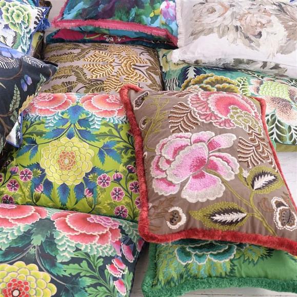 Подушка CCDG1465, Brocart Decoratif Embroidered, Sepia, Designers Guild 50 x 50см