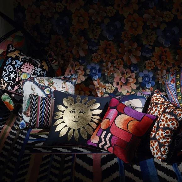 Подушка CCCL0639, Lacroix Graphe, Magenta, Christian Lacroix 45 x 45см