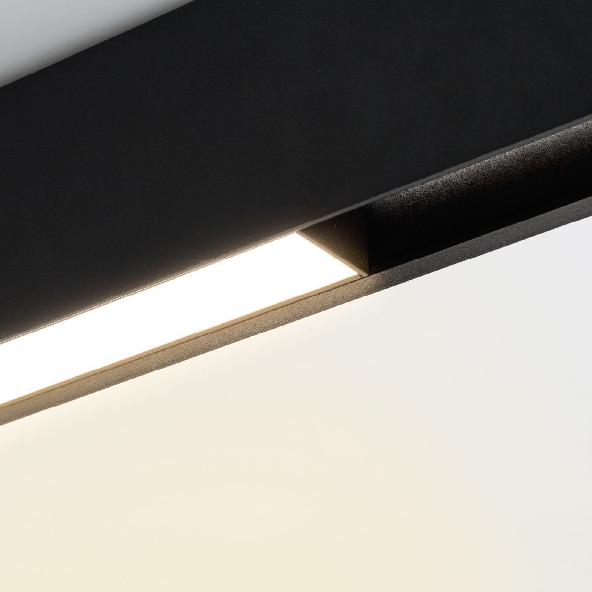 Трековый магнитный светильник Arlight MAG-FLAT-45-L405-12W Day4000 (BK, 100 deg, 24V, DALI) 046579