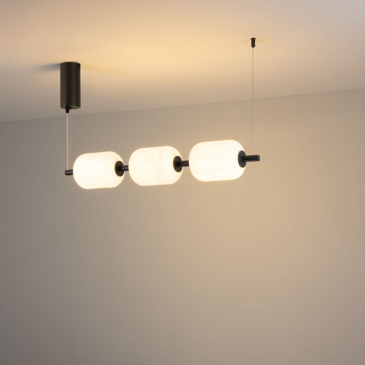 Подвесной светильник Arlight SP-CARAMELA-HANG-L720-12W Warm2700 (BK, 360 deg, 230V) (IP20, Натуральный шелк) 056885