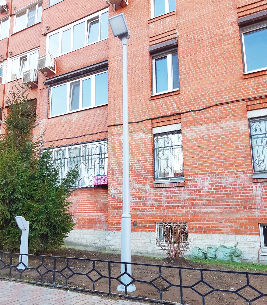 Парковый фонарь Fumagalli Giorgio 4P2.372.G10.LYF1R