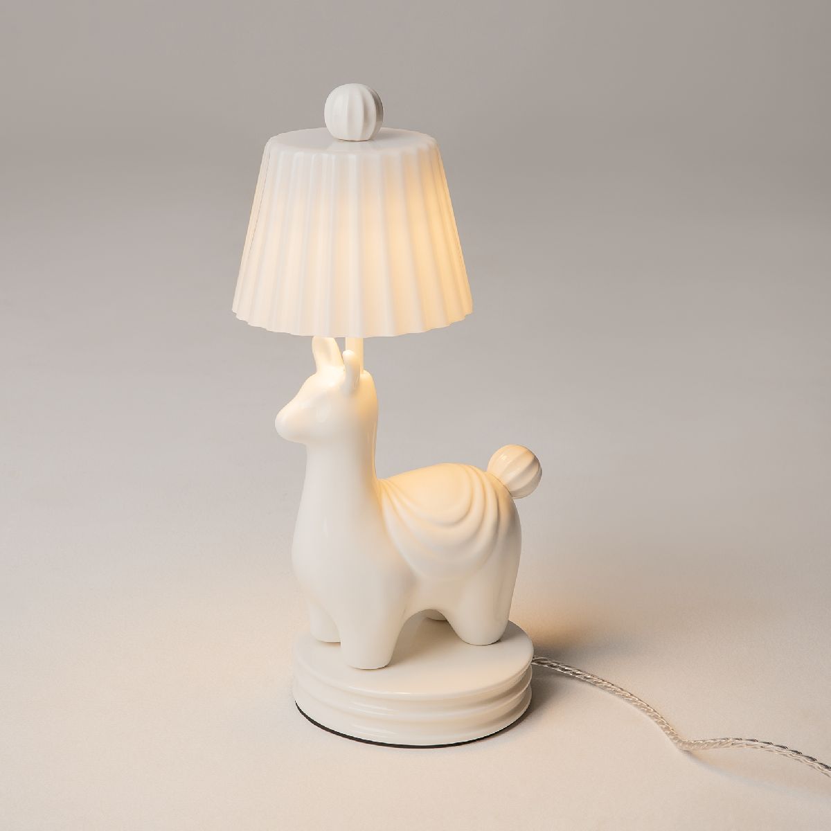 Настольная лампа Maytoni Senor alpaca MOD377TL-L5W3K