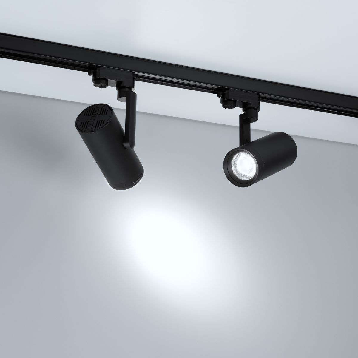 Трековый трехфазный светильник Arlight LGD-URANUS-4TR-R75-18W/25W Warm3500-MIX (BK, 20-50 deg, side holder, 230V) (IP20 Металл) 055807