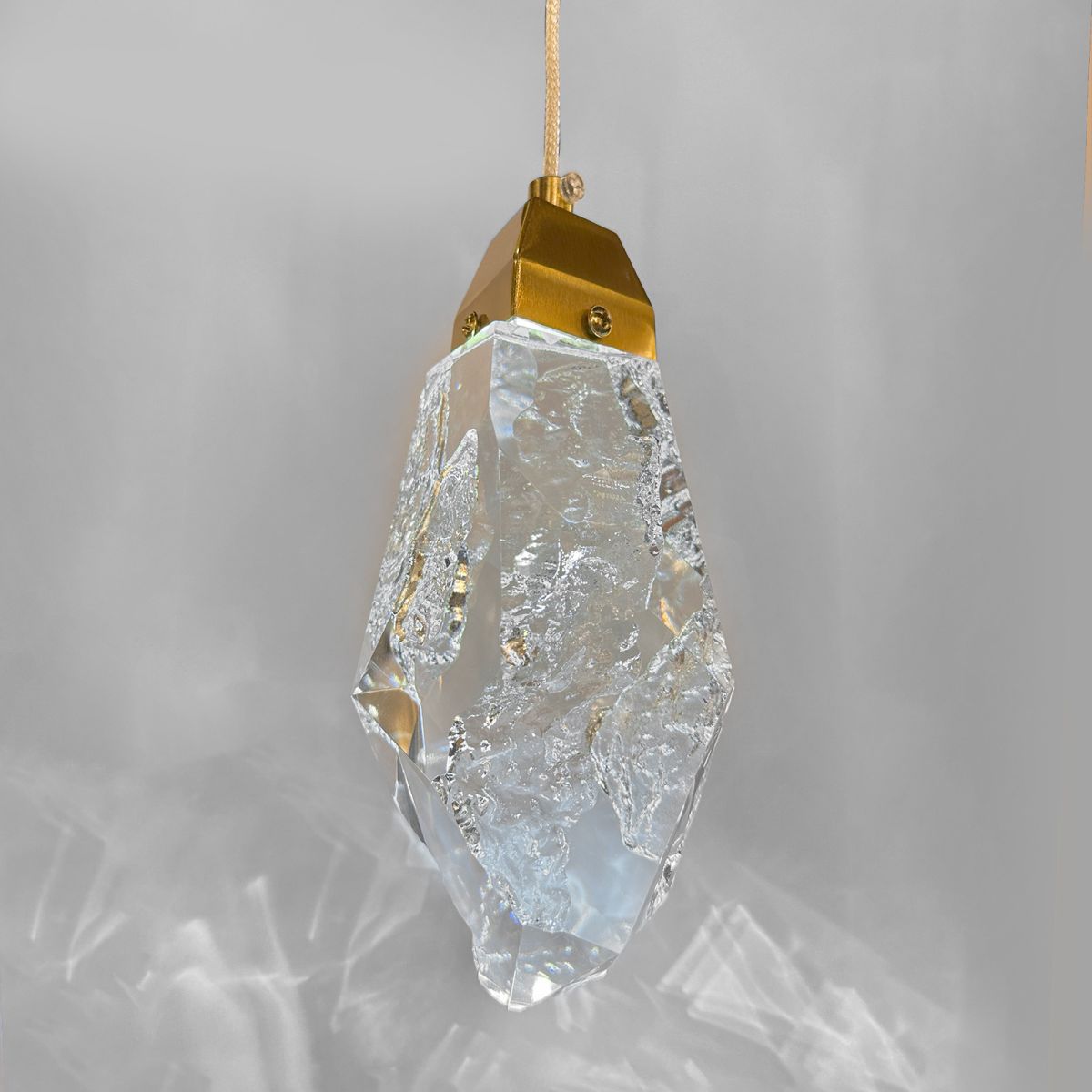 Подвесной светильник Delight Collection 111 111-1P gold