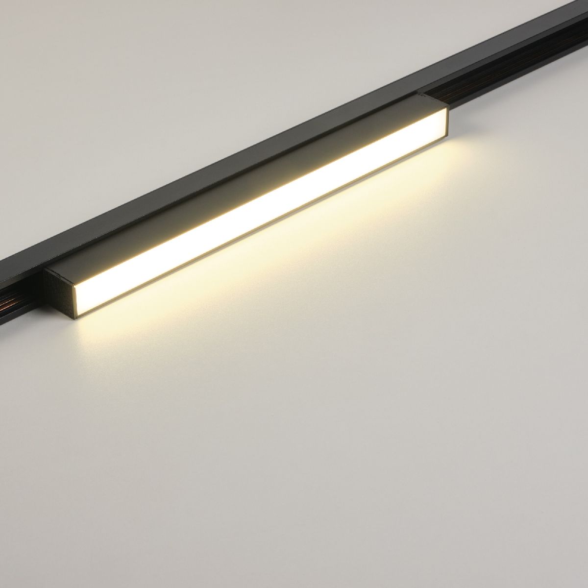 Трековый магнитный светильник Voltalighting Light AIJL-CX-E0031/20W/100/4К/B