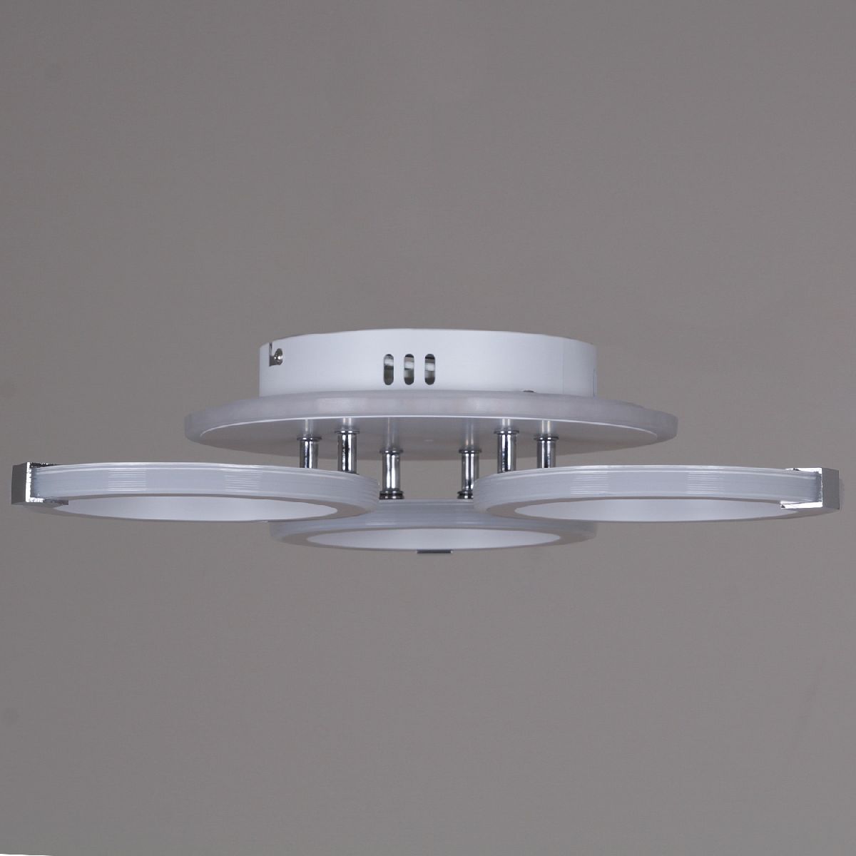 Потолочная люстра Reluce 06319-3.3-03 WH+CR (RGB)