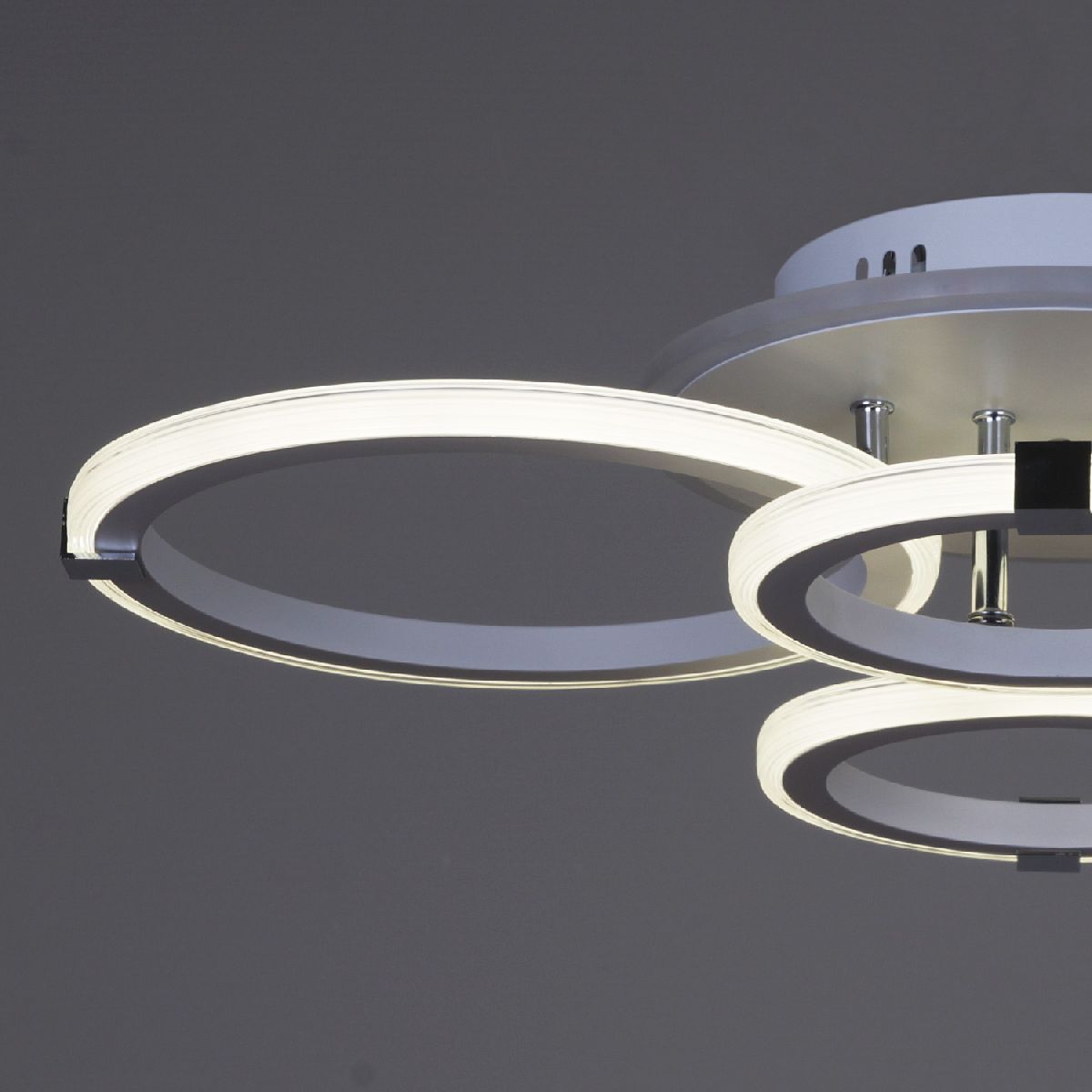 Потолочная люстра Reluce 06319-3.3-04 WH+CR (RGB)