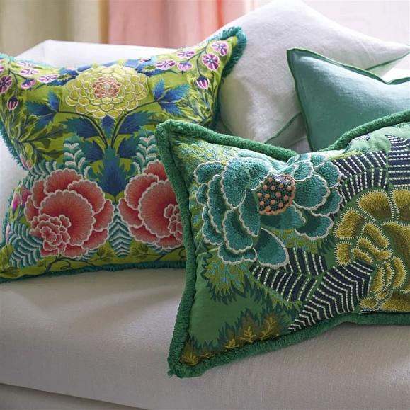 Подушка CCDG1464, Brocart Decoratif Embroidered, Lime, Designers Guild 50 x 50см