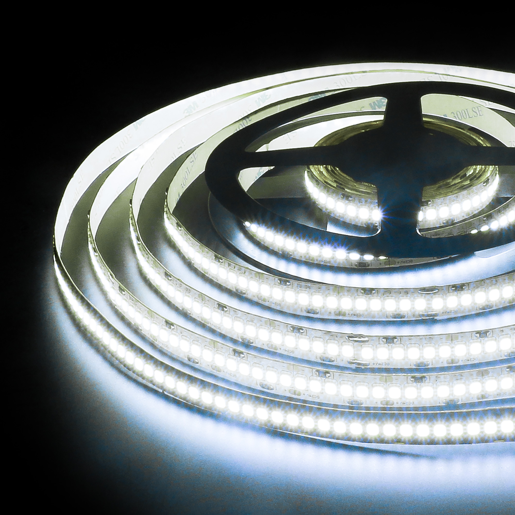 Светодиодная лента Elektrostandard 12V 24W 240Led 2835 IP20 холодный белый, 5м 4690389151651