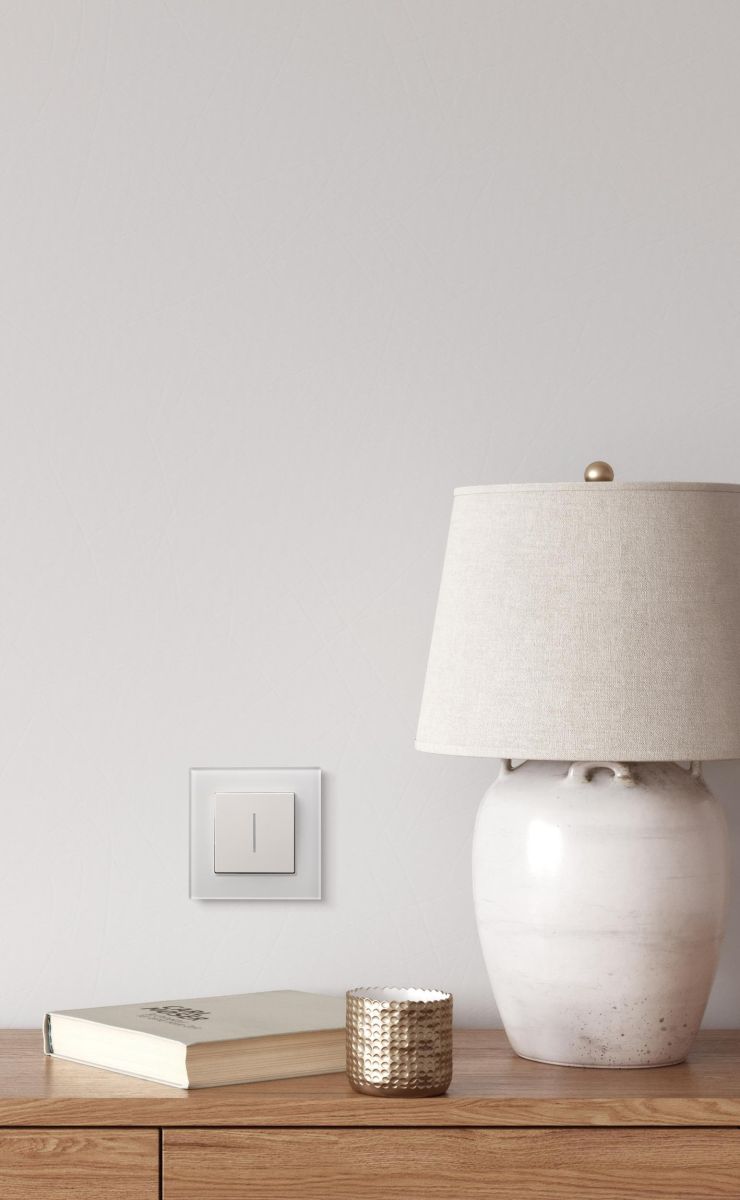 Выключатель кнопочный 1-клавишный 10А/250В с LED подсветкой, белый Kollinger Asthetik AS-012WH