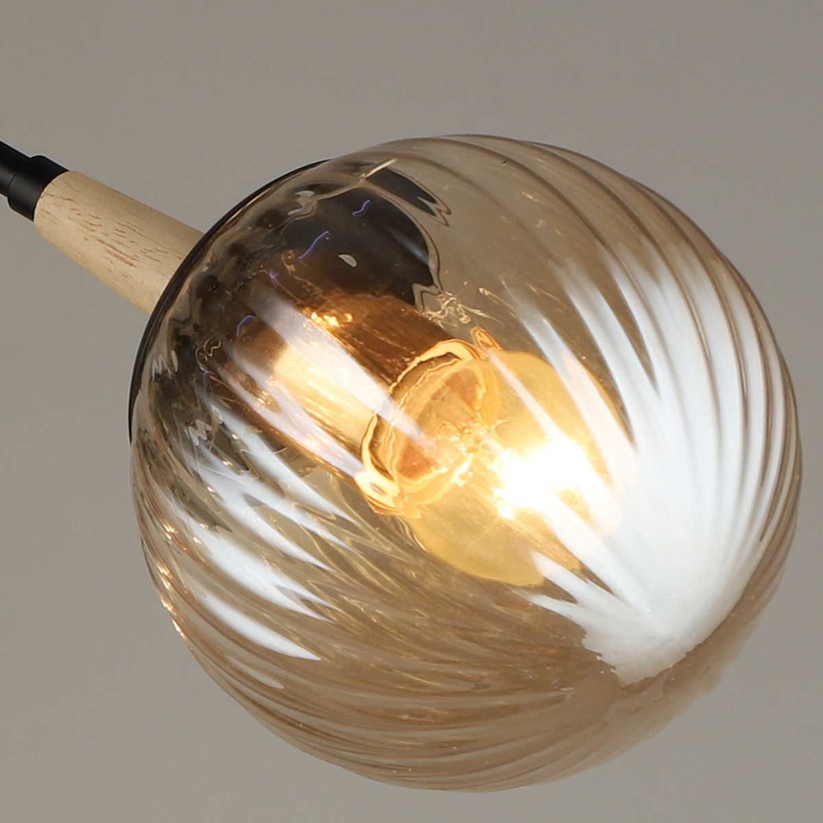 Люстра на штанге Reluce 04886-0.3-03 BK+WOOD