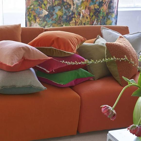 Подушка CCDG1471, Varese, Scarlet & Bright Fuchsia, Designers Guild 43 x 43см