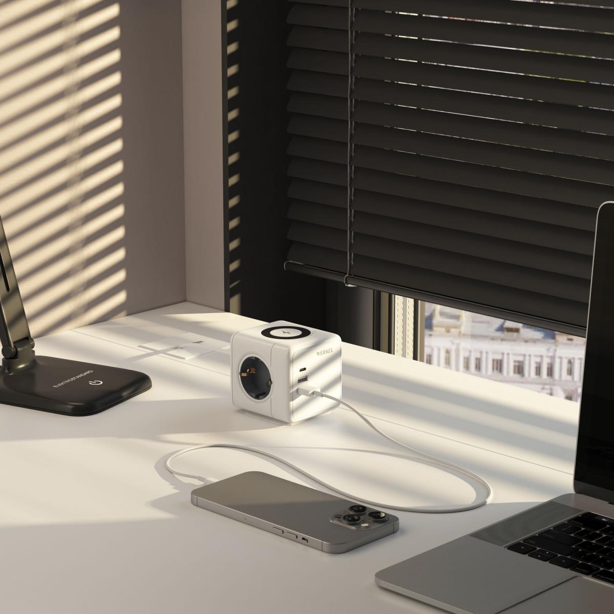 Розеточный блок 3-местный + 3 USB + беспроводная зарядка Werkel 4690389204265 W6513501 a066454